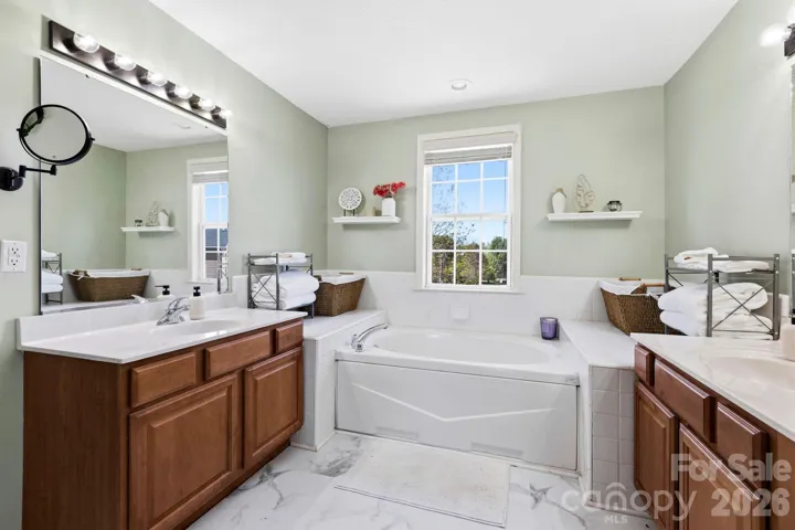 Primary ensuite with double sinks 