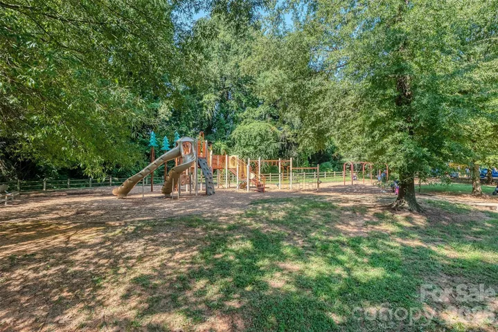Chantilly on the Green is Adjacent to Chantilly, Chantilly's Community Park, & Chantilly Montessori School