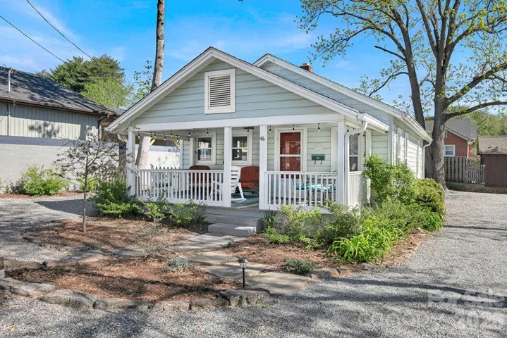 Beautiful Downtown Cottage
