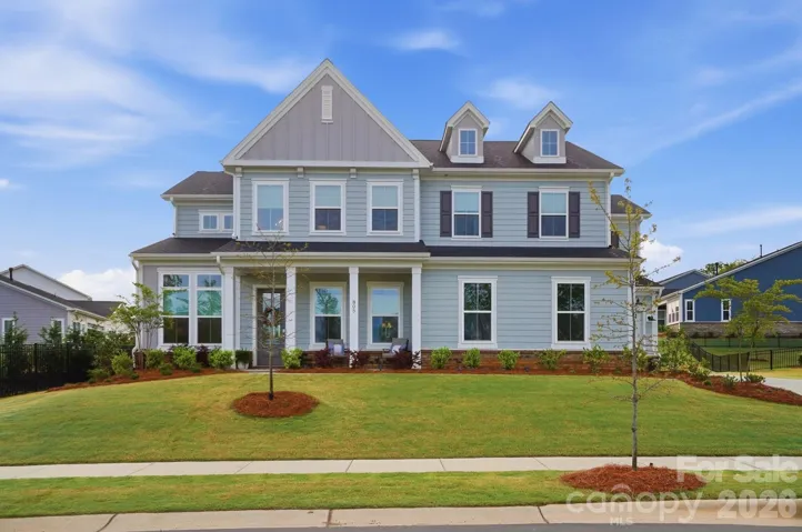 Beautiful 805 Lakeforest Dr.