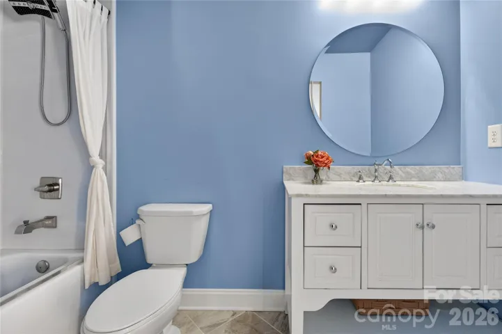Private ensuite bathroom