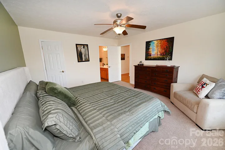 Bedroom en-suite Upper Level