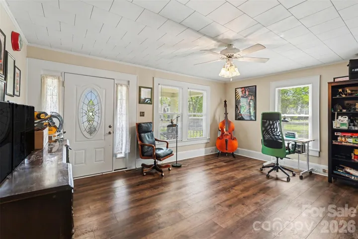 Spacious Family Room
