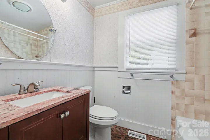 Second full Bathroom