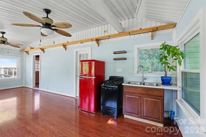 Sunroom perfect for entertaining!