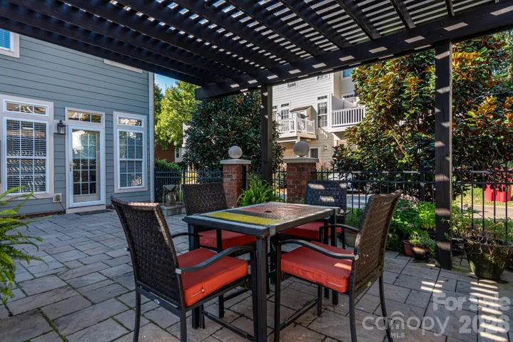 Gorgeous courtyard with pavers,pergola and fountain!