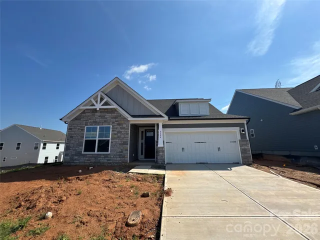 Homesite 589 features a Wescott B floorplan