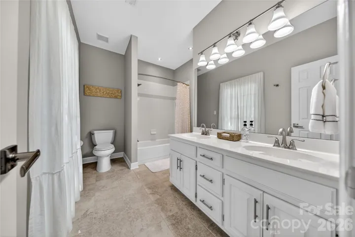 Bedroom Two En Suite Bath