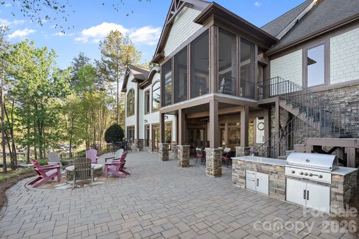 Outdoor Kitchen and Fire Pit