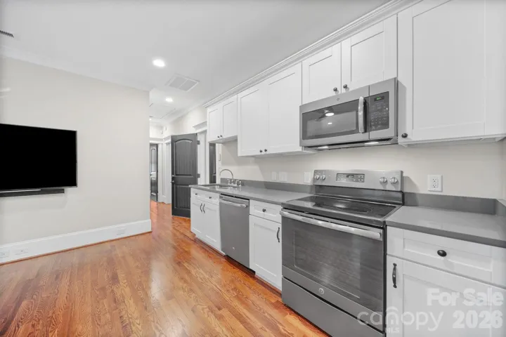 Full Kitchen in Apartment