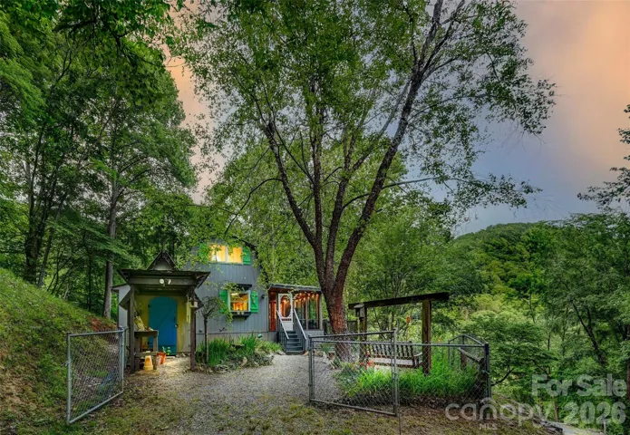 Charming Mountain Getaway!