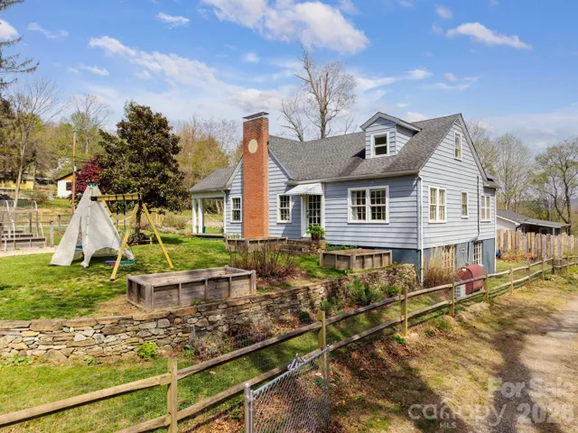 Charming Modern Grovemont Cottage