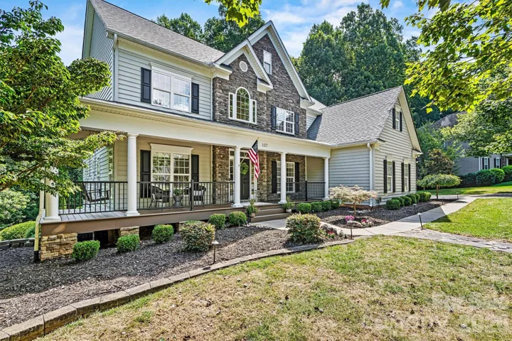 Inviting, move in ready home!