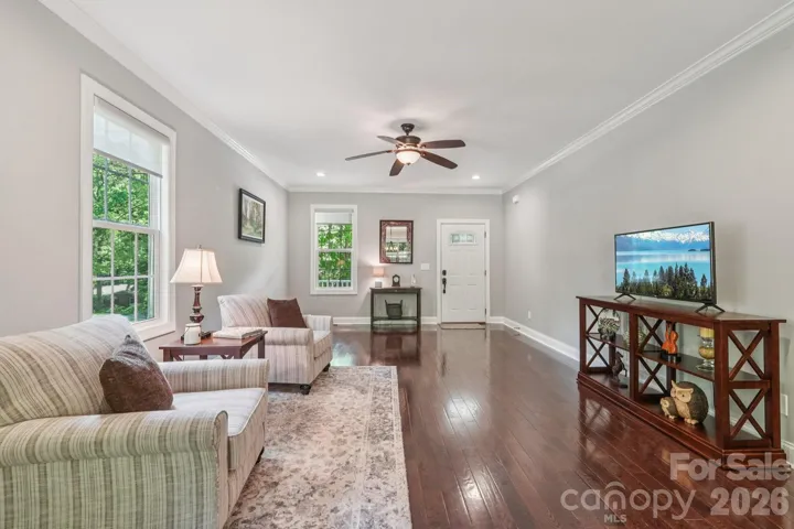 Nine foot ceilings have pretty crown molding.