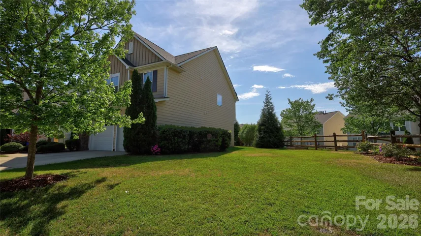 Spacious side yard