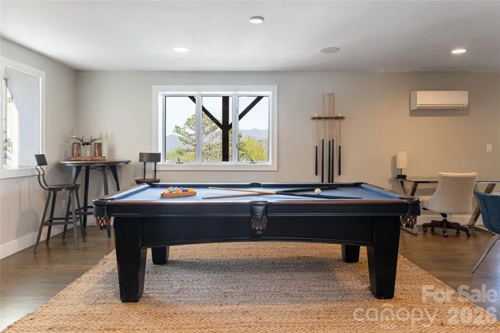 Billiard/recreation area