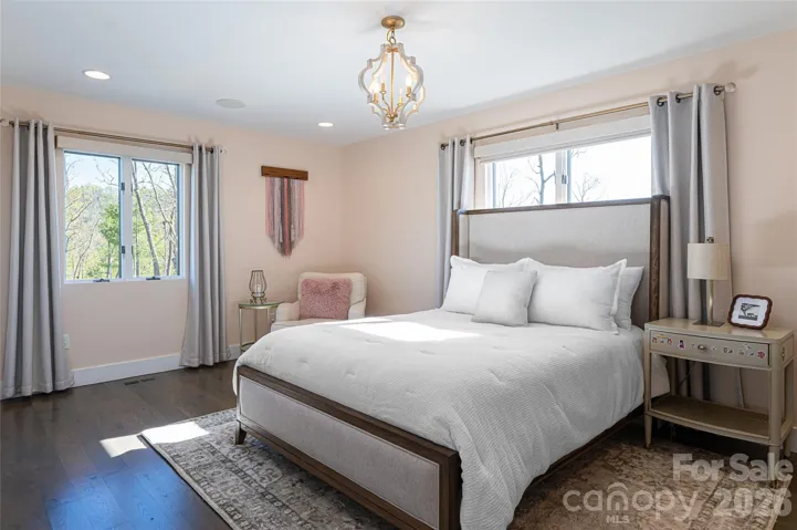 Upper level guest bedroom 2