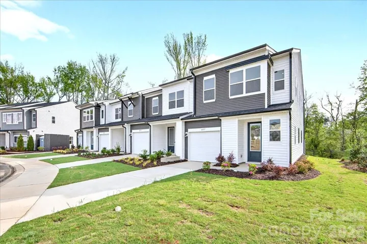 End unit low maintenance townhome in Charlotte, NC