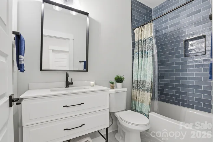 Secondary Full Bathroom Main Floor