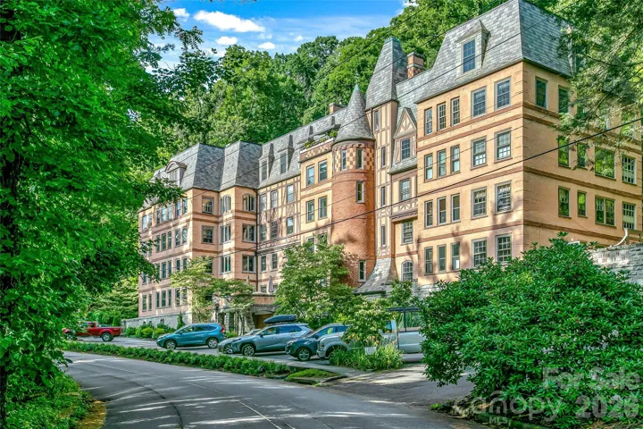 Historical Longchamps Condominiums