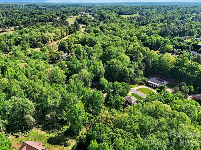 This aerial view shows the close proximity to Cleveland Country Club golf course!