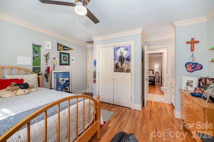 ...hardwood floors, and direct access to a Jack and Jill bathroom.