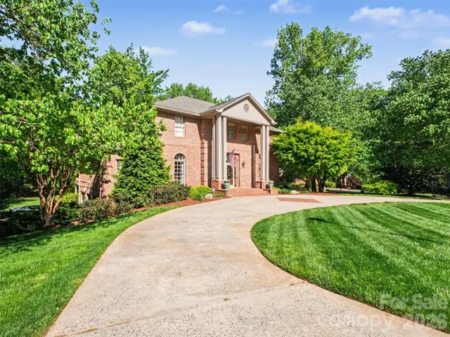 ...and is perfect for guests while entertaining.