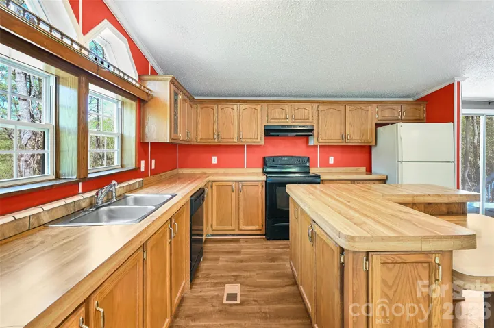 Full Kitchen