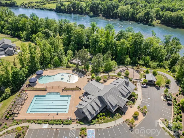 Amenity center is on the bank of the Catawba River