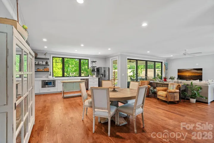 Spacious open dining area 