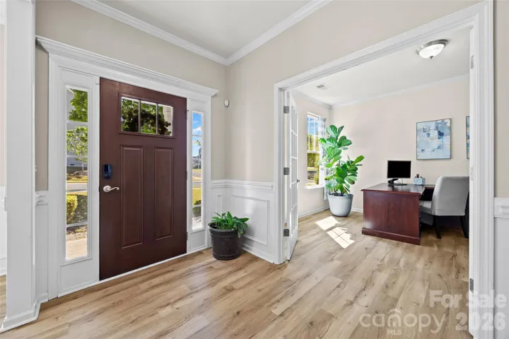 Open and bright foyer