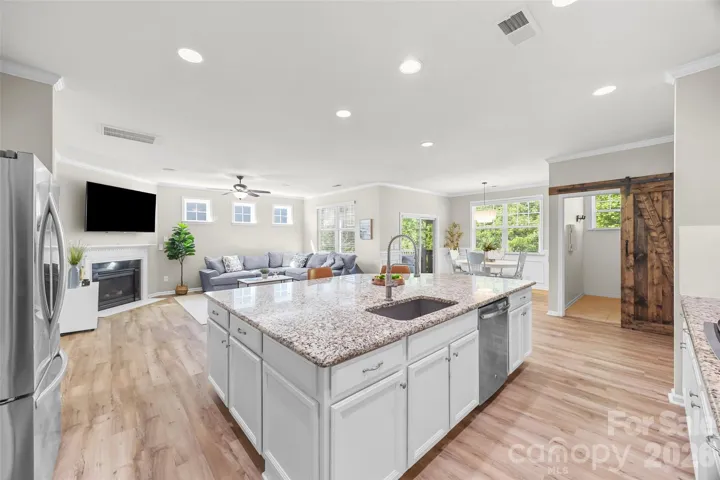 Chef's kitchen w/ SS appliances, granite countertops, double ovens, gas cooktop large island and walk in pantry