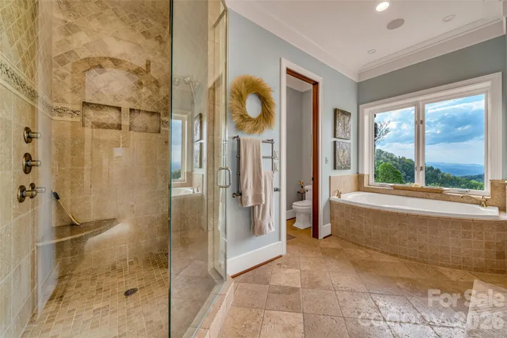 En suite primary bathroom