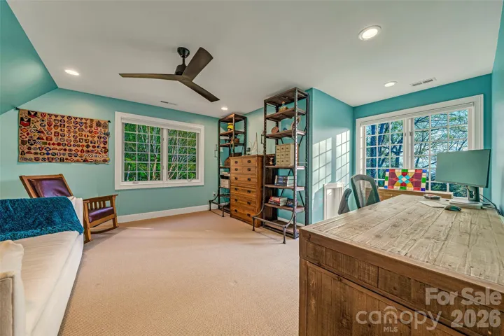 Upper en suite bedroom 3/ office