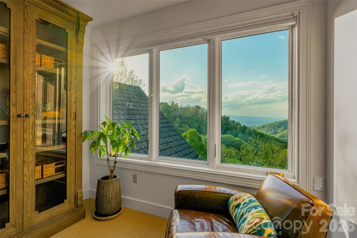 Upper en suite bedroom 2