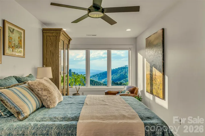 Upper en suite bedroom 2