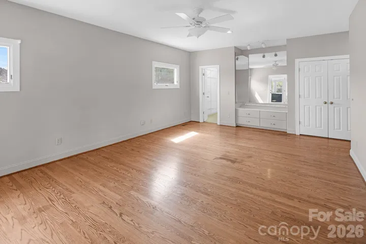 Primary Bedroom w/ En-Suite Bathroom