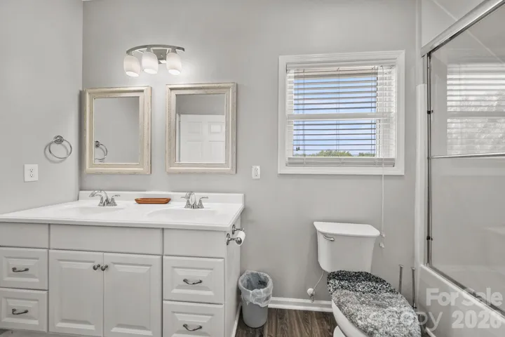 2nd Living 1/4's upper bath.