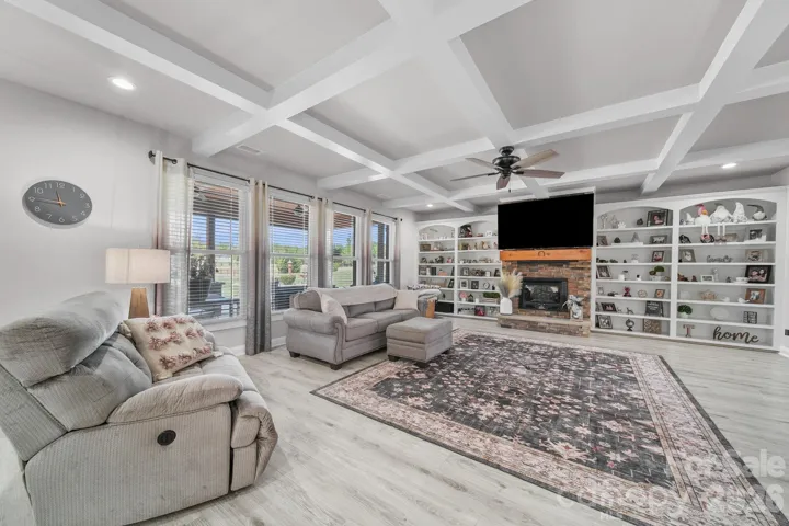 Great room with built ins.