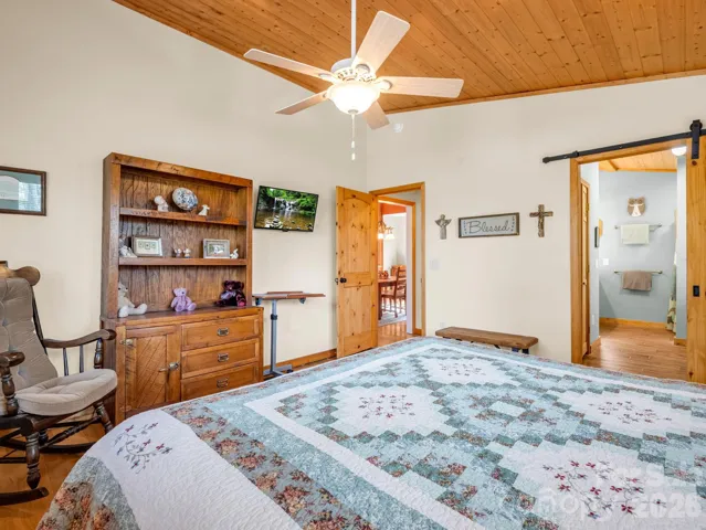Primary Bedroom showing En-suite