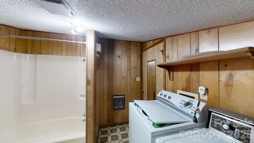 Apartment Full Bathroom