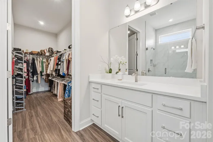 Primary En-Suite Bath and Walk in Closet