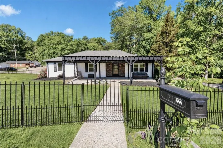 Welcome to Cliffside Dr.!