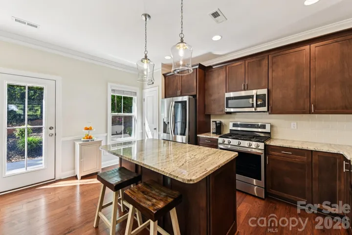 Kitchen island/bar