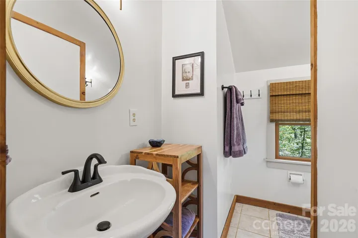 2nd Qtr Bathroom