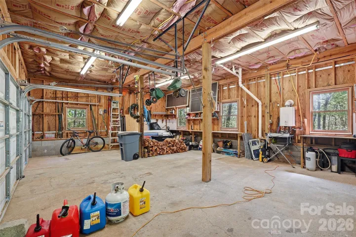 3 Car Detached Garage 