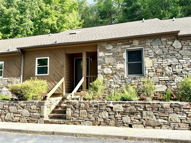 Introducing 44 Sagebrush Cir