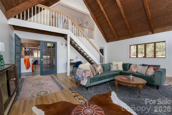 open staircase to 2nd level