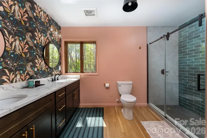 2nd primary bathroom 