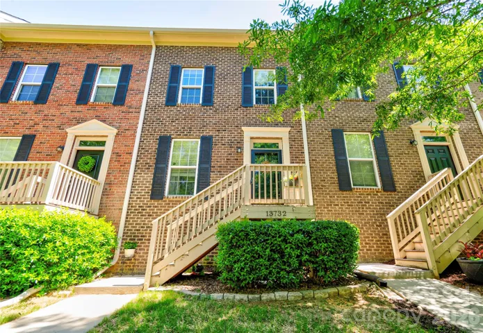 Classic, full brick front